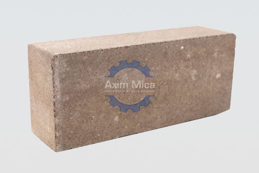 High-temperature insulating firebricks for industrial thermal management