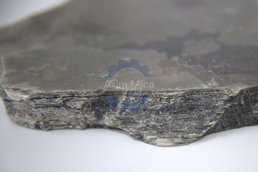 Ultra-thin muscovite mica for research microscopy substrates